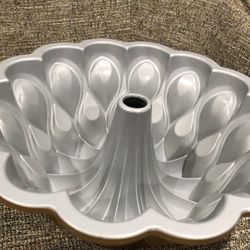 Nordic Nordic Ware Crown Bundt pan *10 Cups/ 24 Liter 