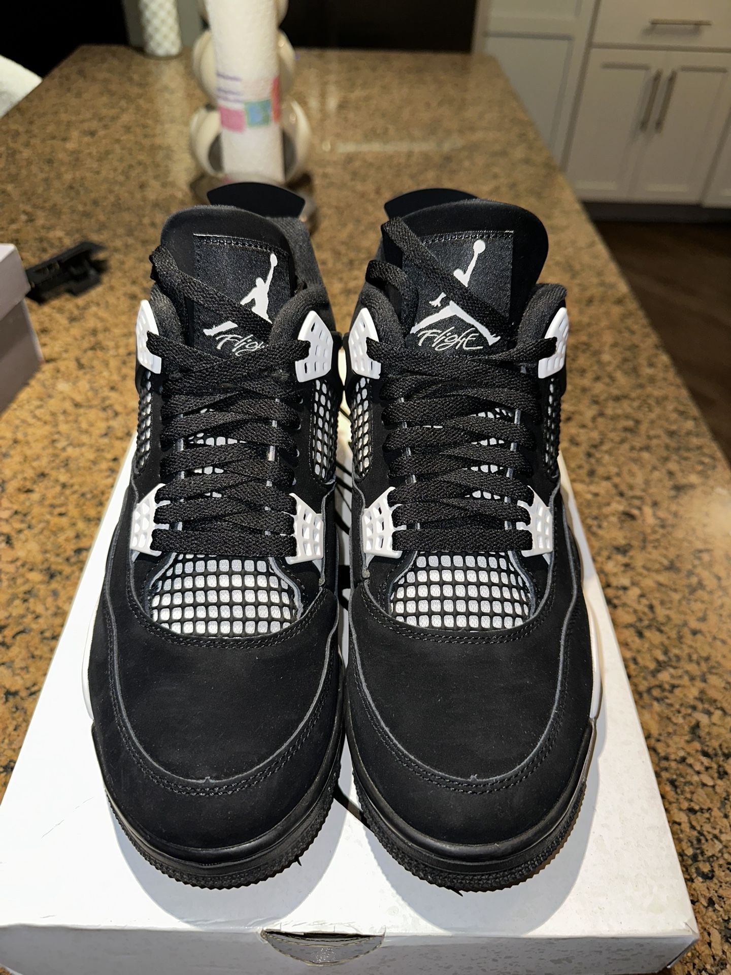 Jordan 4 “White Thunder” men’s 9.5