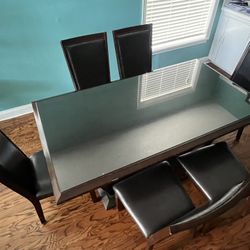 Table/Chairs