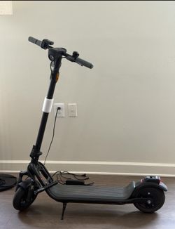 Niu Escooter - Great Condition - Original Charger Included
