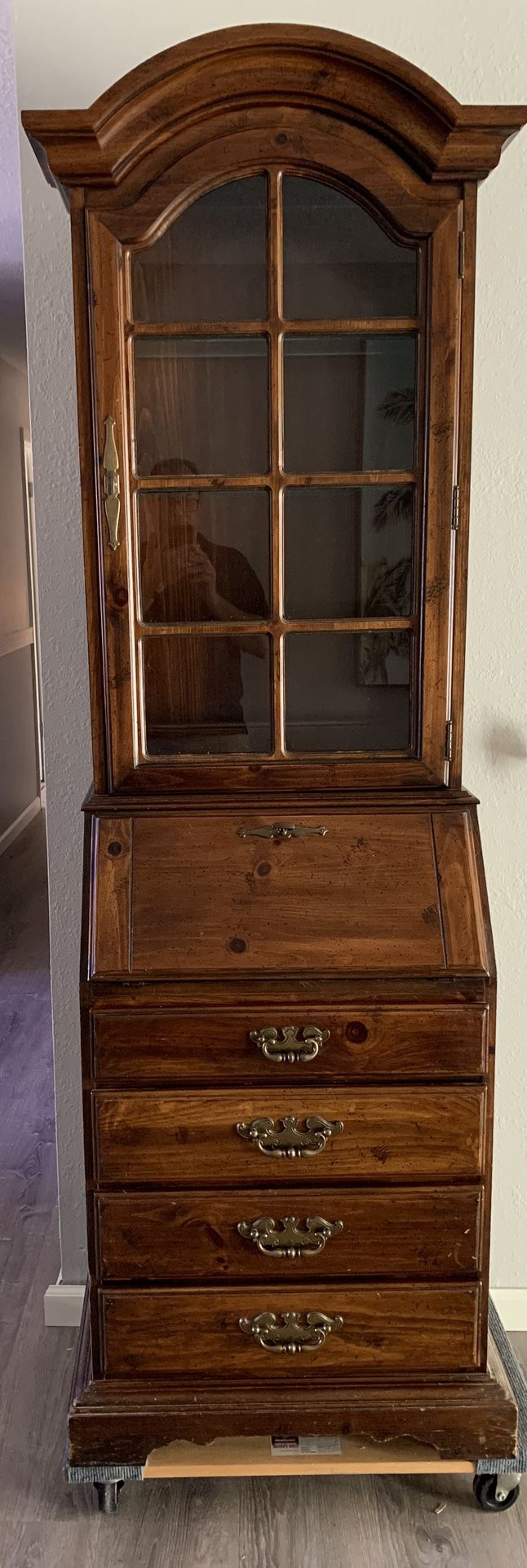 Hutch Cabinet 