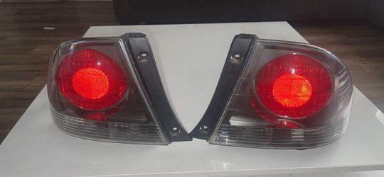 01-05 is300 taillights