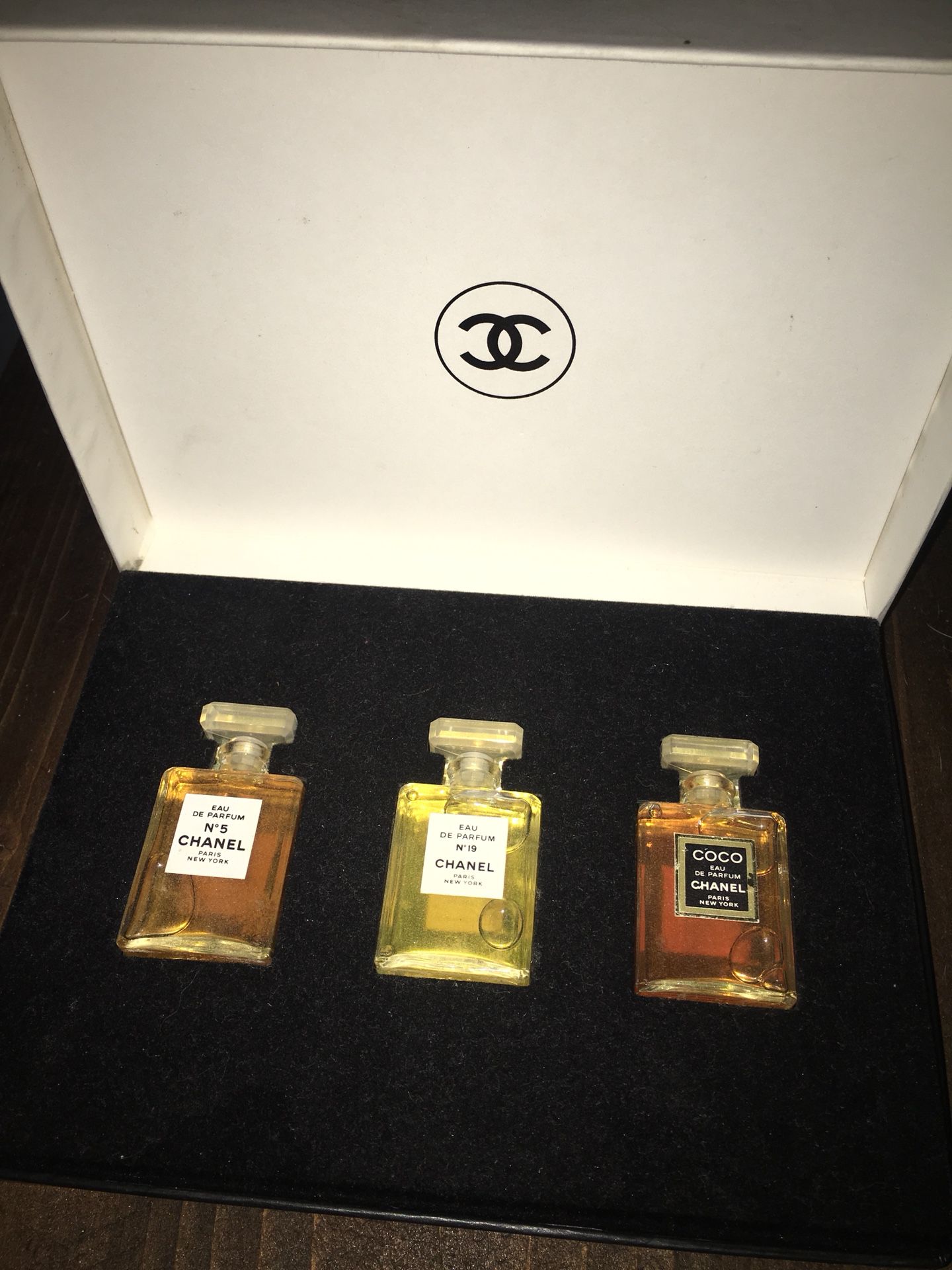 Vintage chanel mini perfume set for Sale in Sacramento, CA - OfferUp