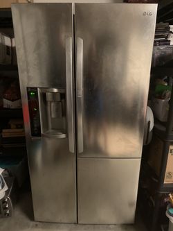 LG refrigerator with ice make