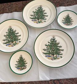Vintage Christmas plates and glasses