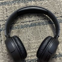 JBL Wireless Over-Ear Headphones – Black – Great Sound 