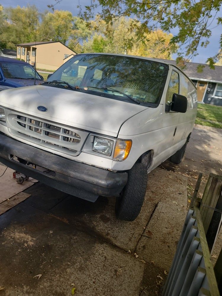2002 Ford E-150