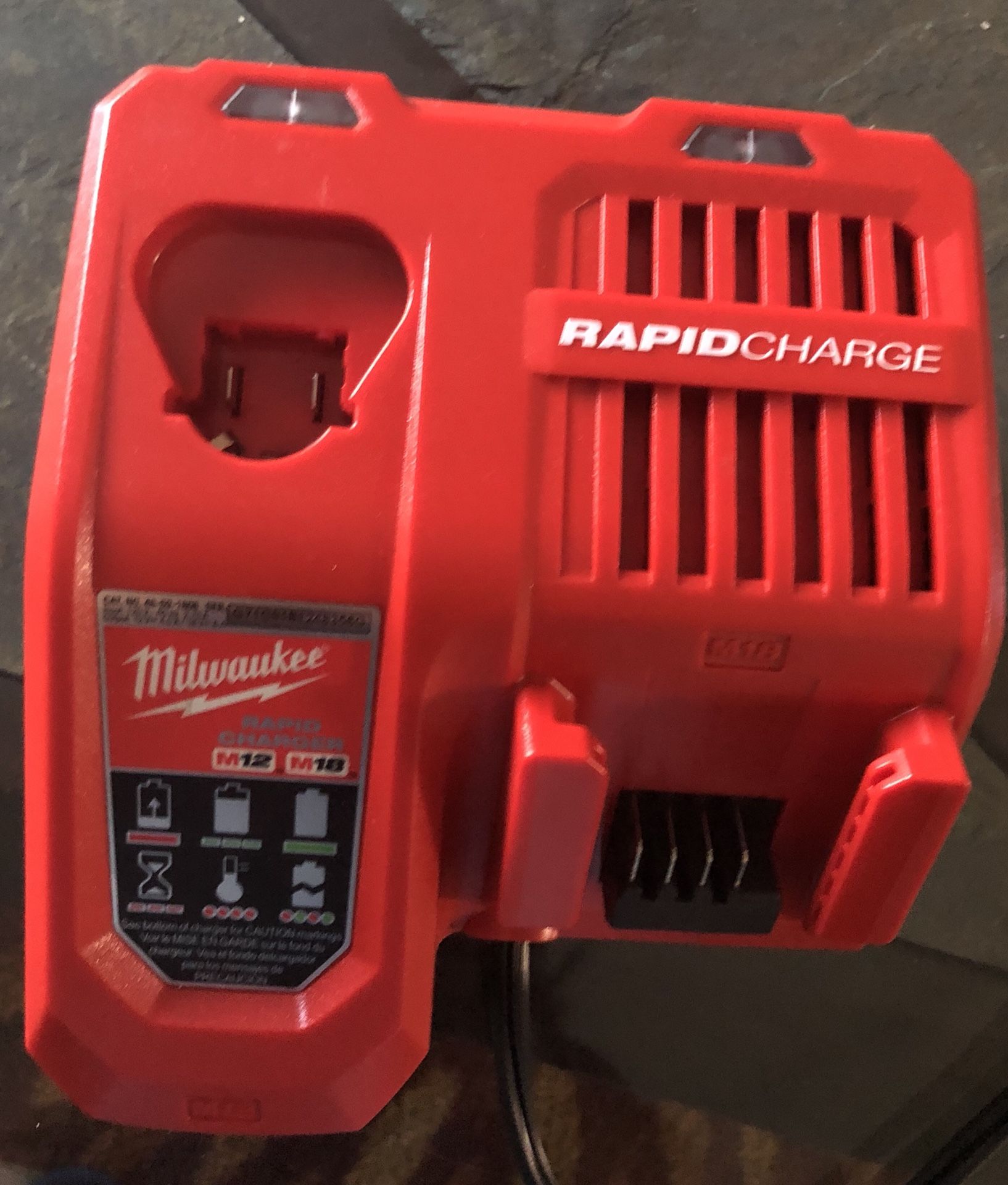 Milwaukee M12/M18 Lithium-Ion Battery Rapid Charger