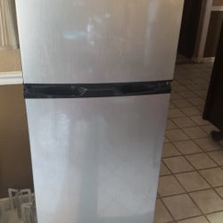fridge arie 7.5 cu ft