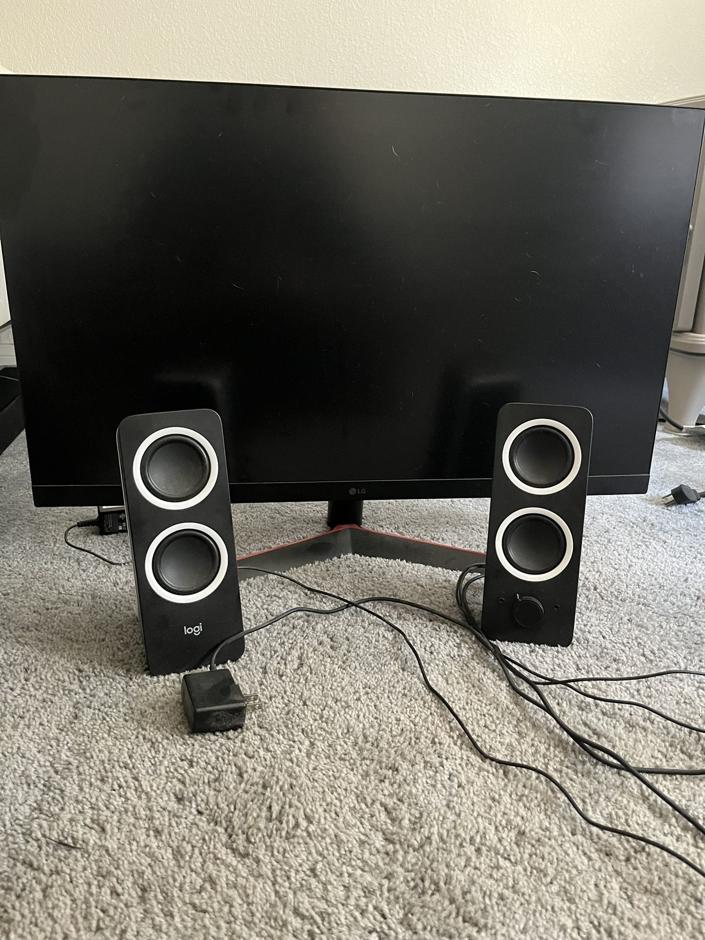LG Ultra Gear 30 Inch Monitor W/ Logitech Speakers