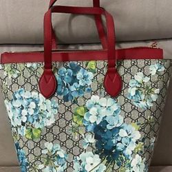 Cucci GG Supreme Monogram Blooms Tote Bag