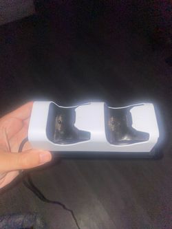 Insignia dual controller charging station for ps5