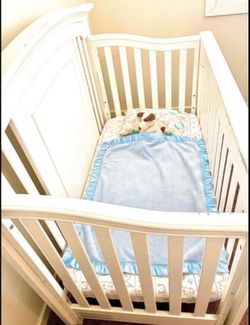 Kingsley Brunswick 4 in 1 Convertible Crib for Sale in Phoenix