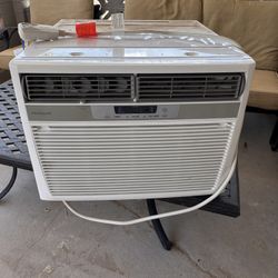 Frigidaire 220w Window AC Unit