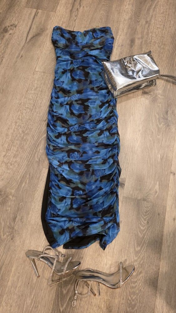 ✨ Blue Floral Strapless Dress ✨️