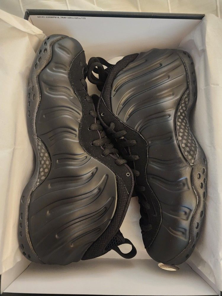 Nike foampositte size 10.5 all black NEW