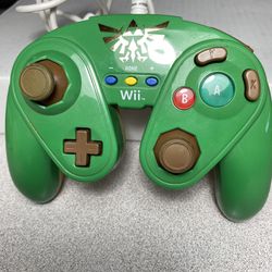 Nintendo Wii U Wired Fight Pad LINK Controller Green/Gold Legend of Zelda PDP