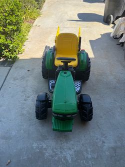Peg Perego John Deere Ground Force Extra-Large 12 volt Ride-On Tractor with Trailer & FM Radio, Durable Design for Kids Ages 3-7