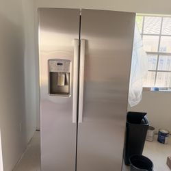 GE Refrigerator