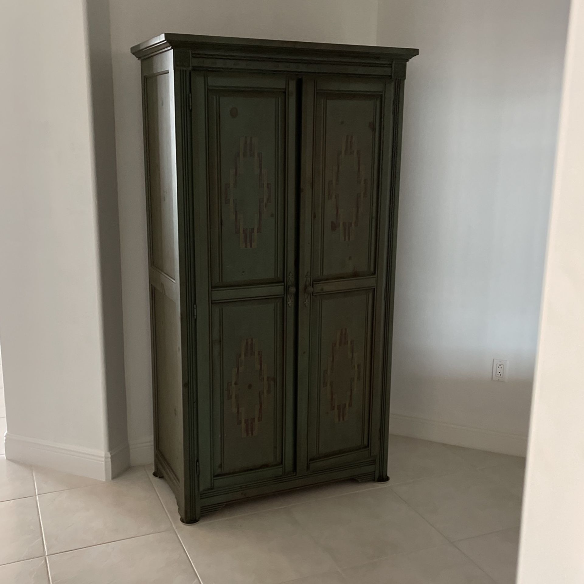 Armoire/decorative Storage Hutch