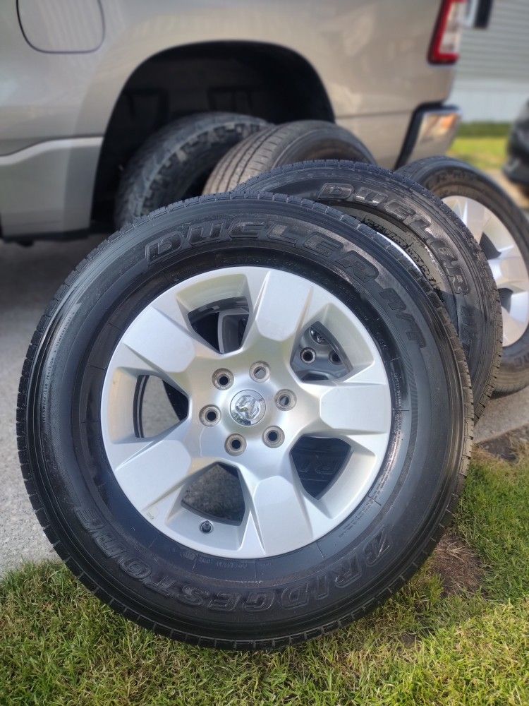 2019 Up RAM 1500 18in 6 Lug Rims.. Removed When Bought It New In Early 2020.Install rims Lift Kit And Suspension And Tired