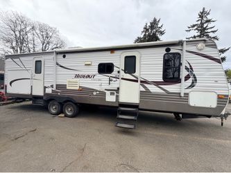 2015 hideout 33ft 2-slide outs excellent condition