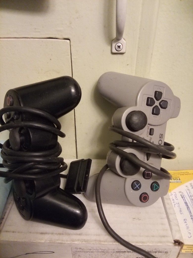 !! 2 Sony Xbox Controllers