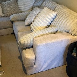 Sectional And Pillows 4-5 Seater