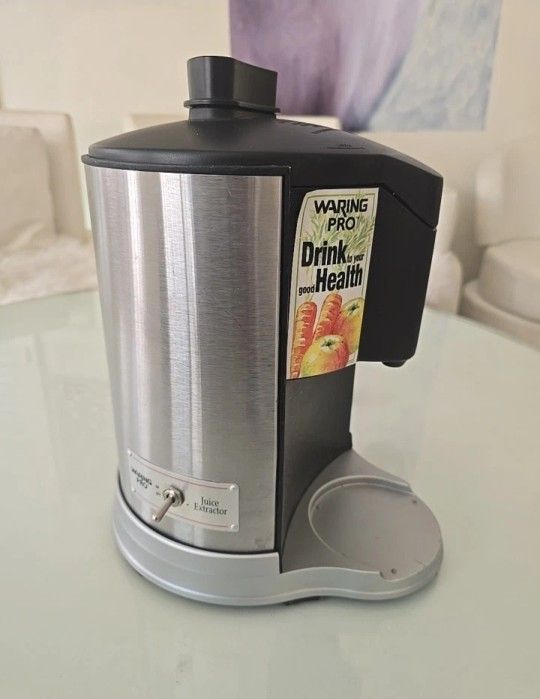 Waring Pro JEX328 Health Juice Extractor w/ Extra Stainless Steel Juicer Cup