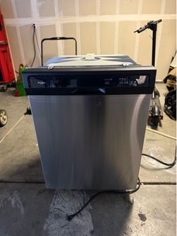 Whirlpool Stainless Steel Built-In Dishwasher – Excellent Condition