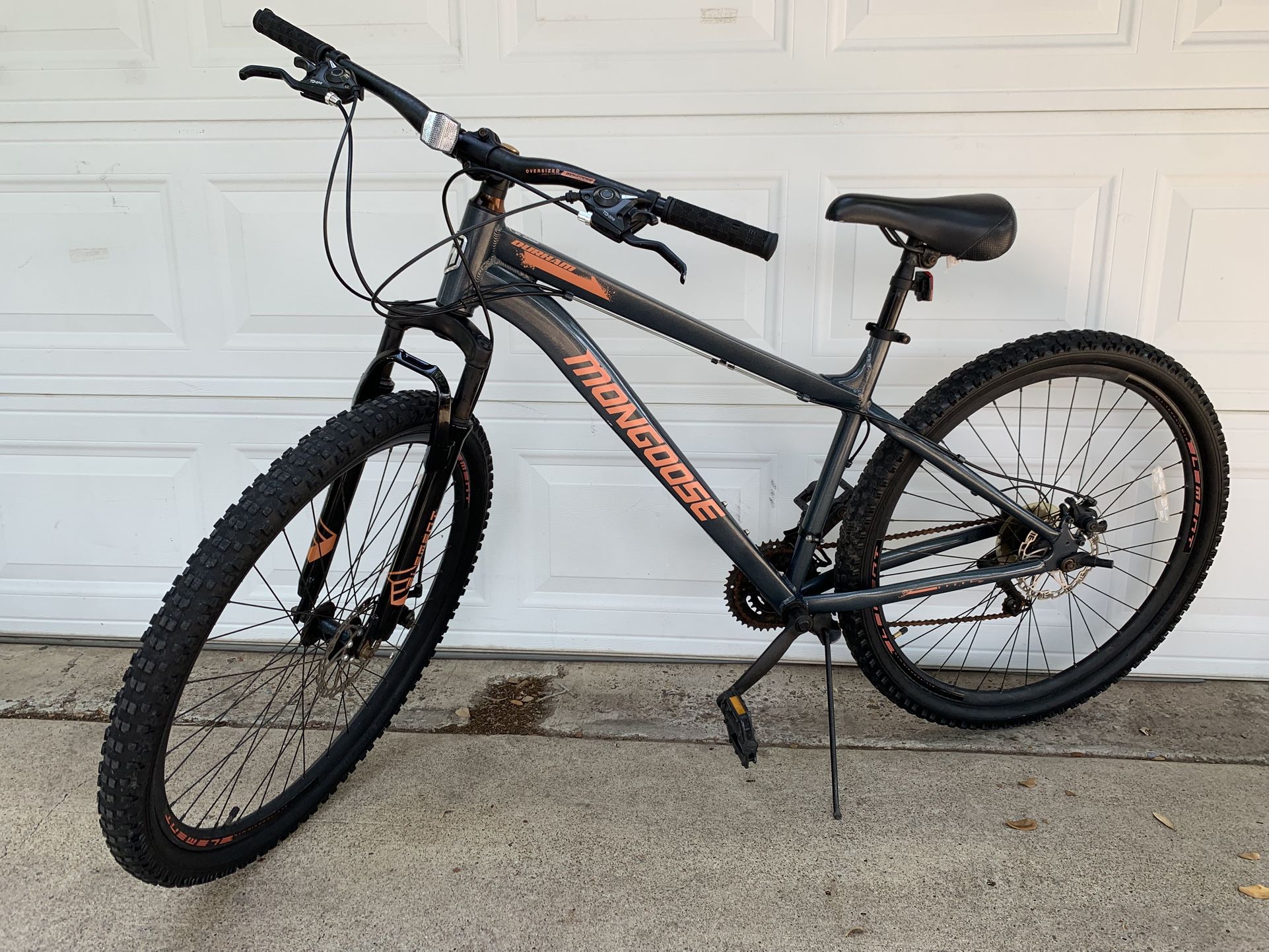 Mongoose Durham Hardtail MTB (29” Tires)