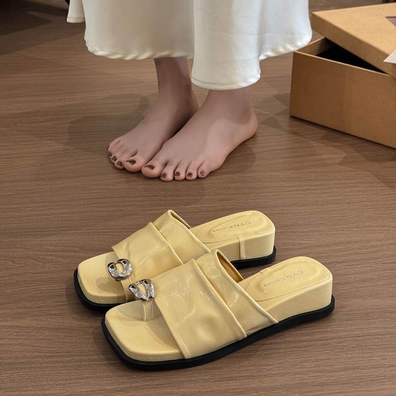 slippers