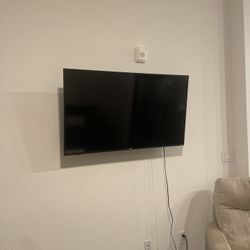 43 Inch TV With Remote 