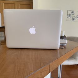 Apple MacBook Laptop 