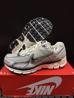 Nike Zoom Vomero 5 Photon Dust Metallic Silver FD0884-025 Women’s Size 7
