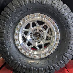 17" Kmc Torx & Nitto Ridge Grapplers 35x12.50R17