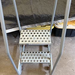 Tilt And Roll Steps Ladder