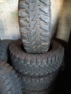 Used set of tires 35 1250 20 lt