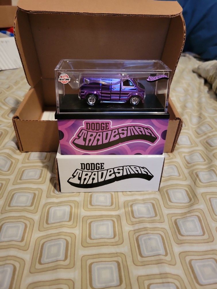 てなグッズや ホットウィール 70s DODGE TRADESMAN VAN ☆ RLC