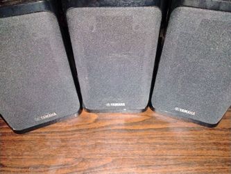 3x Yamaha NS-B40 Speakers