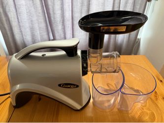Excellent Omega NC800S Masticating Juicer & Nutrition System (All Attachments)