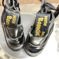 *Doc Martin’s *Air Waites” Size6