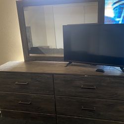 Queen Bed Set Like New 