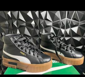 Like new puma boots women's size 8.5