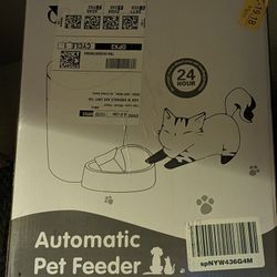 New In Box Automatic Cat Feeder, 4L Smart Pet Feeder for Cat & Dog - 6 Meal, LCD Display with Timer Programmable, Portion Control - Battery/Plug-in Po