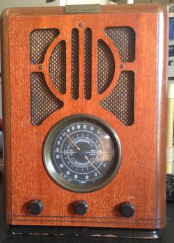 Vintage radio REPLICA "Thomas" brand