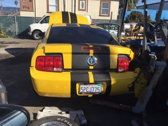 2005 Ford Mustang parting out