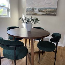 Table & Chairs 