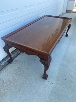 Selling beautiful vintage coffee table with side writing table missing one knob