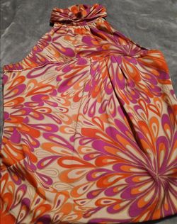 Classy vibrant color holtertop